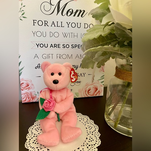 💐 “MOM-E” RETIRED TY BEANIE BABY BEAR. MINT W/MINT TAGS! DATED 2005! APPROX 8”. - Picture 2 of 7